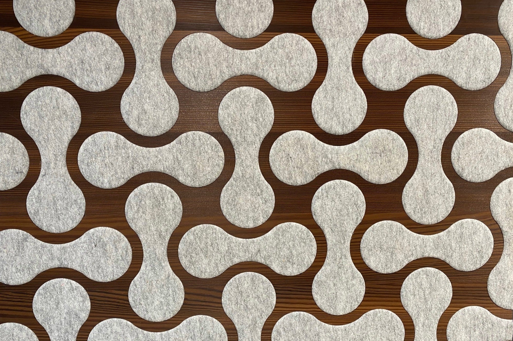 Akustik Rahmenelement Silbergrau / Lärche geräuchert