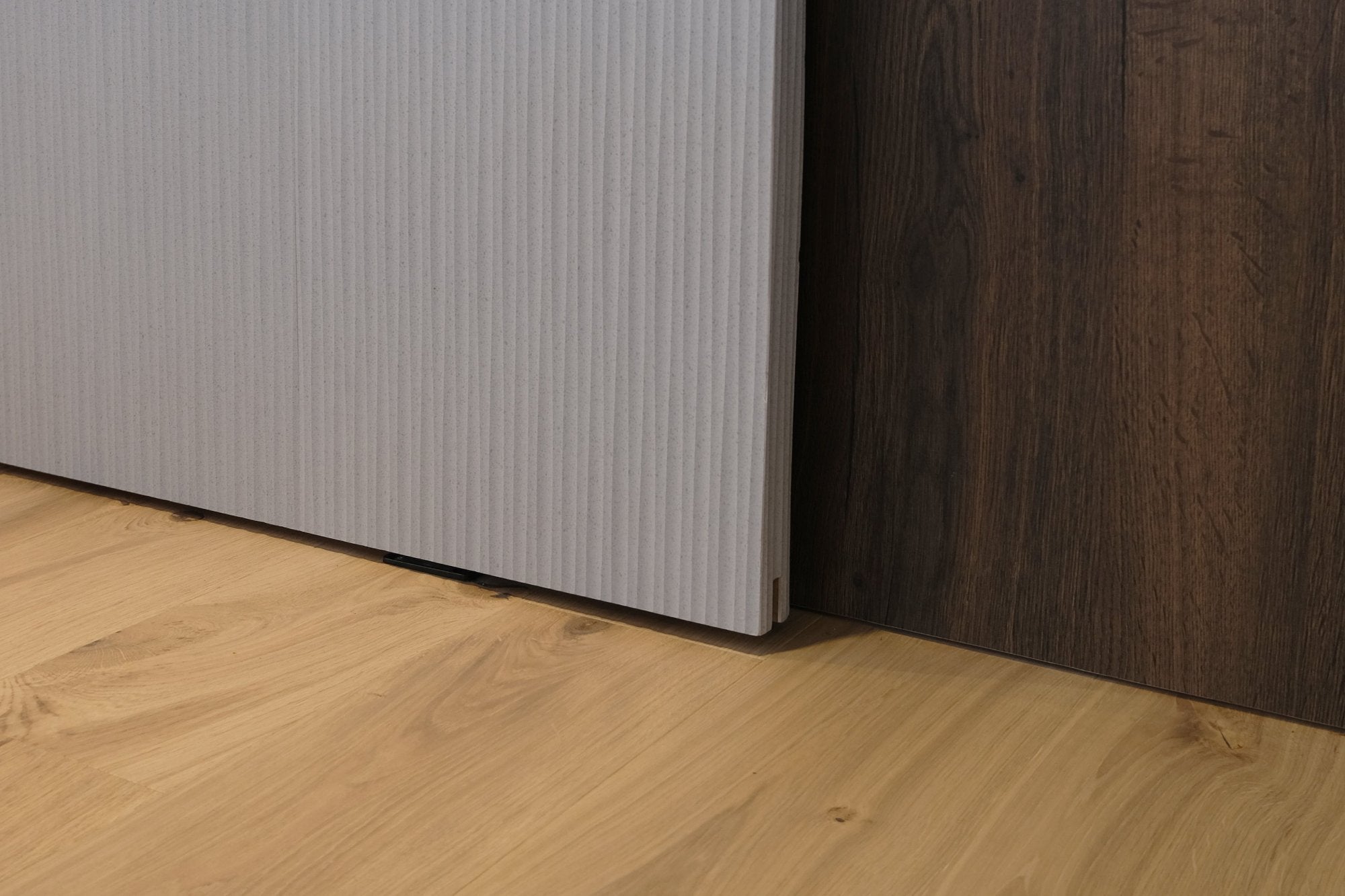 Designplatte Beton grau Welle klein